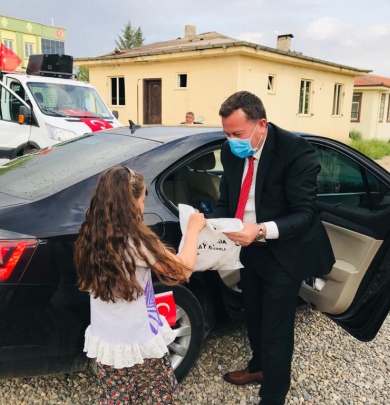 Karkamış Belediye Başkanı Ali DOĞAN, 23 Nisan Ulusal Egemenlik ve Çocuk Bayramı dolayısıyla ilçemiz mahallelerine ziyaretler gerçekleştirdi