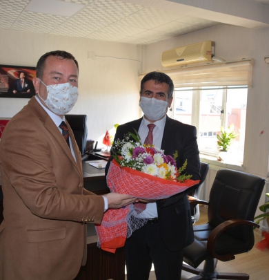 Karkamış Belediye Başkanı Ali DOĞAN, 24 Kasım Öğretmenler Günü dolayısıyla İlçe Milli Eğitim Müdürü ve Okul Müdürlerini ziyaret etti