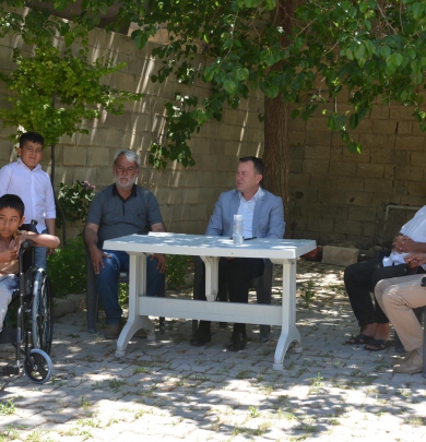 Karkamış Belediye Başkanı Ali DOĞAN, Engelliler Haftası dolayısıyla engelli vatandaşlarımızı ziyaret etti ve bir tekerlekli sandeliye hediye etti